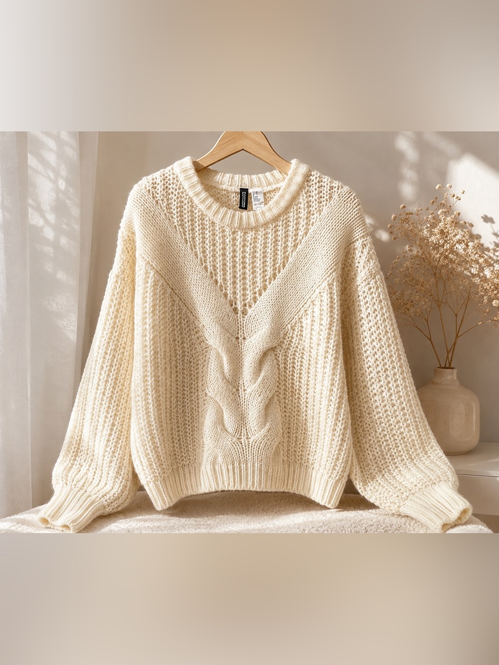 🤍🩰 H&M Cream Cable Knit Sweater Size M